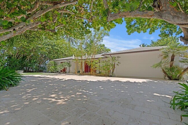 Building Photo - 7500 S Flagler Dr