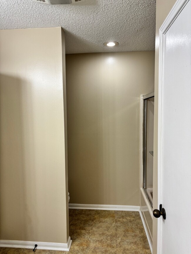 Building Photo - 1201 Carriage Light Loop