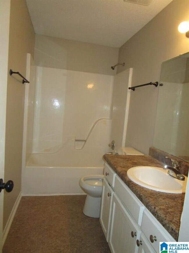 Building Photo - 2BR/1BA in Quiet Spring Lake Neighborhood