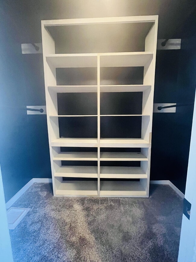 Building Photo - Charming 4-Bed, 2-Bath Home in Yukon - Gated Community in Mustang Public School District!