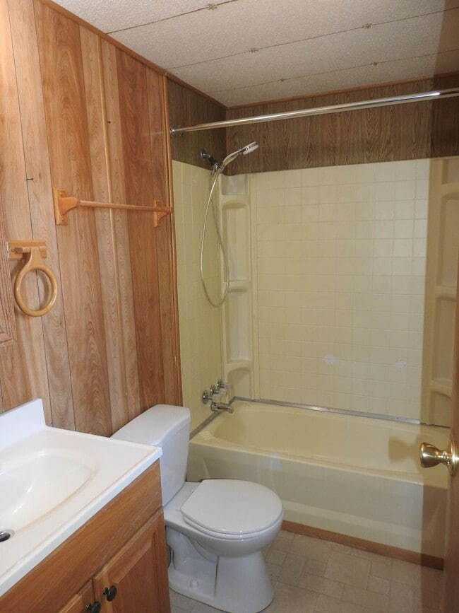 Building Photo - Corner Lot