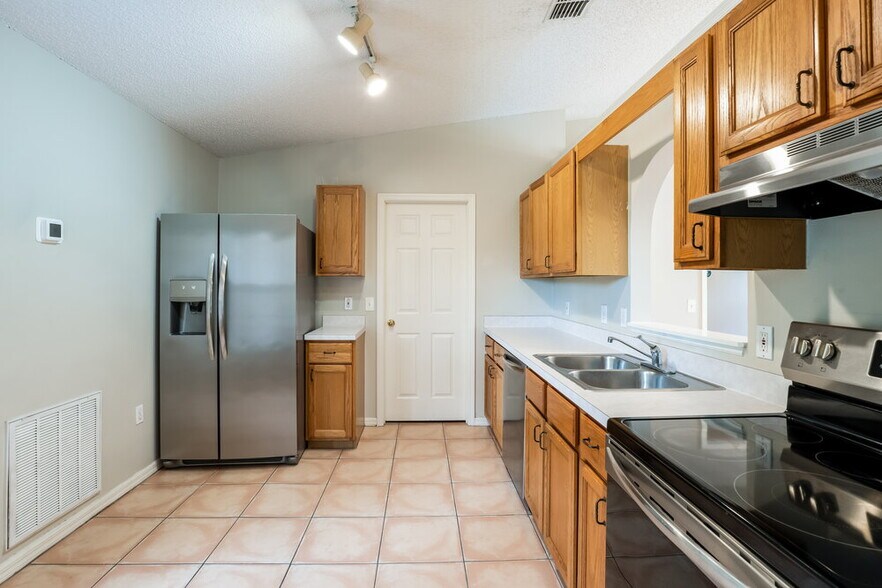 Building Photo - 4212 Stonefield Dr