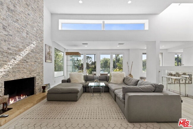 Building Photo - 641 Walther Way