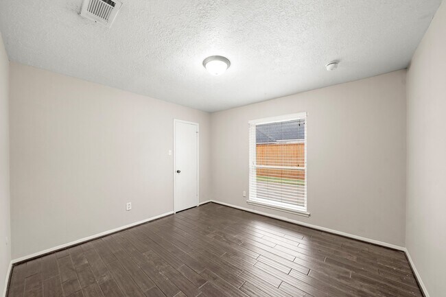 Building Photo - 11910 Pebble Rock Dr