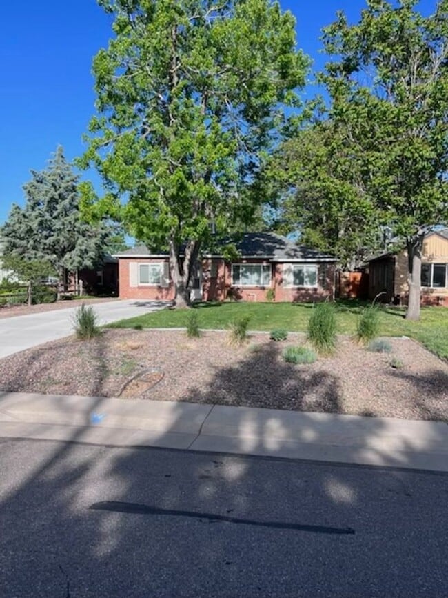 Building Photo - 2541 Oneida St