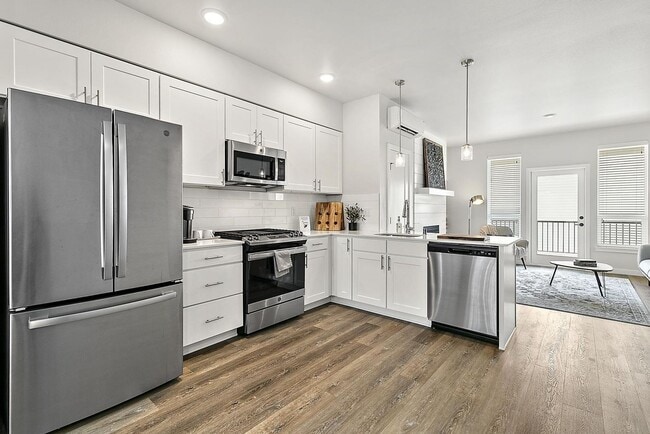 Building Photo - Spacious 3 Bedroom, 3 Bath Townhome with 1-Car Garage!