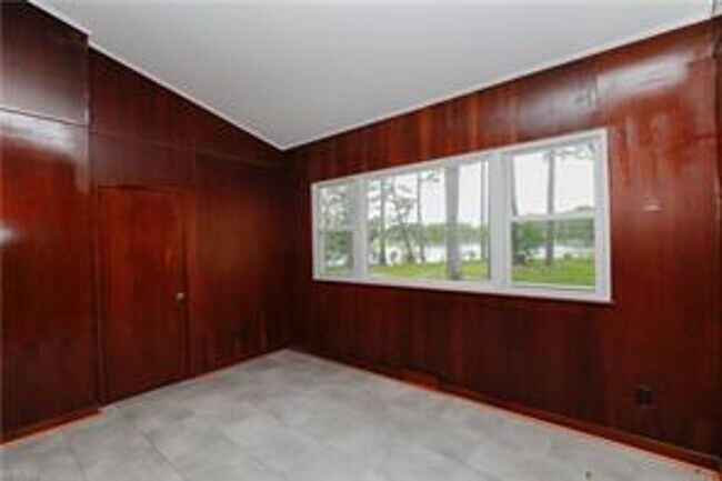 Building Photo - 4 BED/3 BATH LOCATED IN A WATERFRONT COMMUNITY!