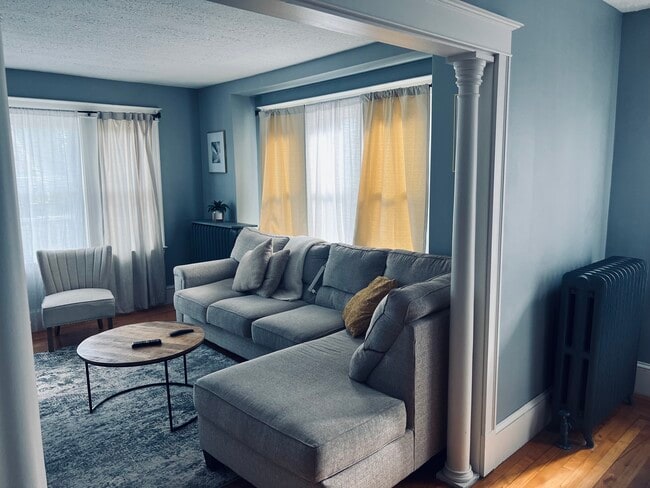 Building Photo - 214 Sabattus St