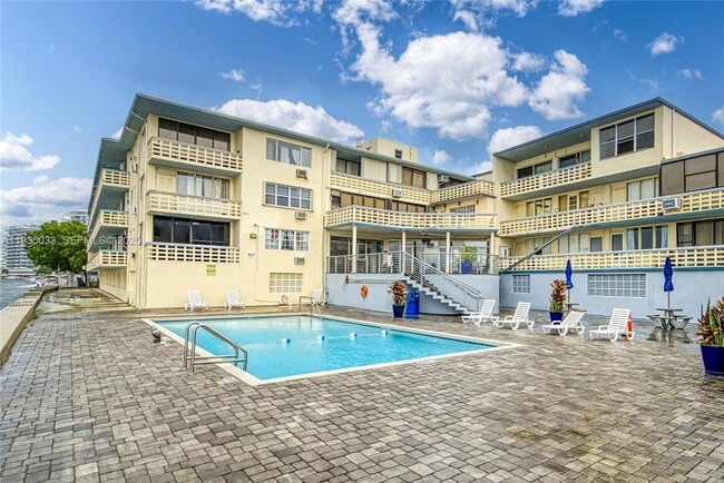 Building Photo - 6484 Indian Creek Dr