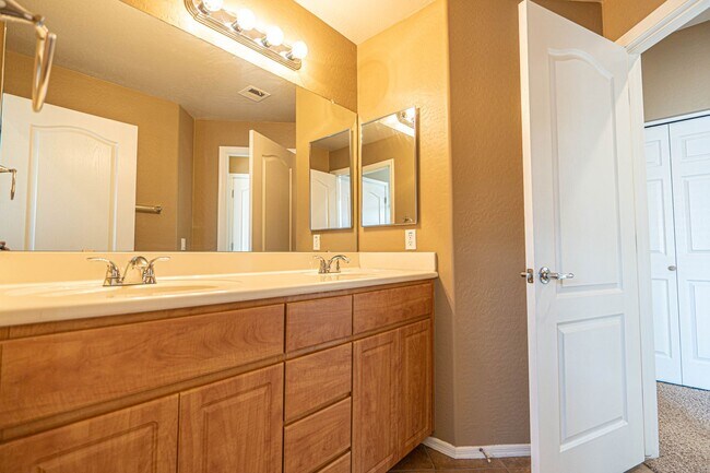 Building Photo - 3-Bed, 2-Bath Condo with Stunning Lake Views!