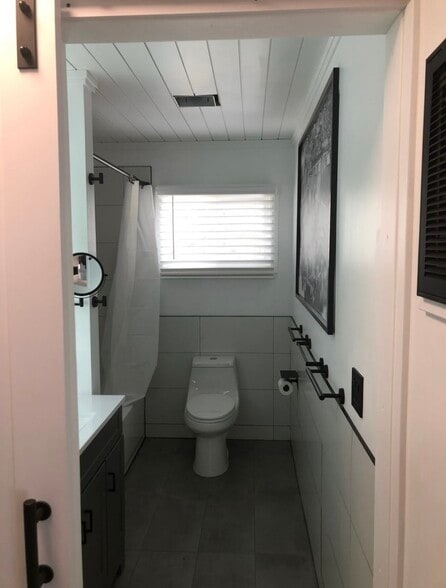 Building Photo - 937 Avenue B