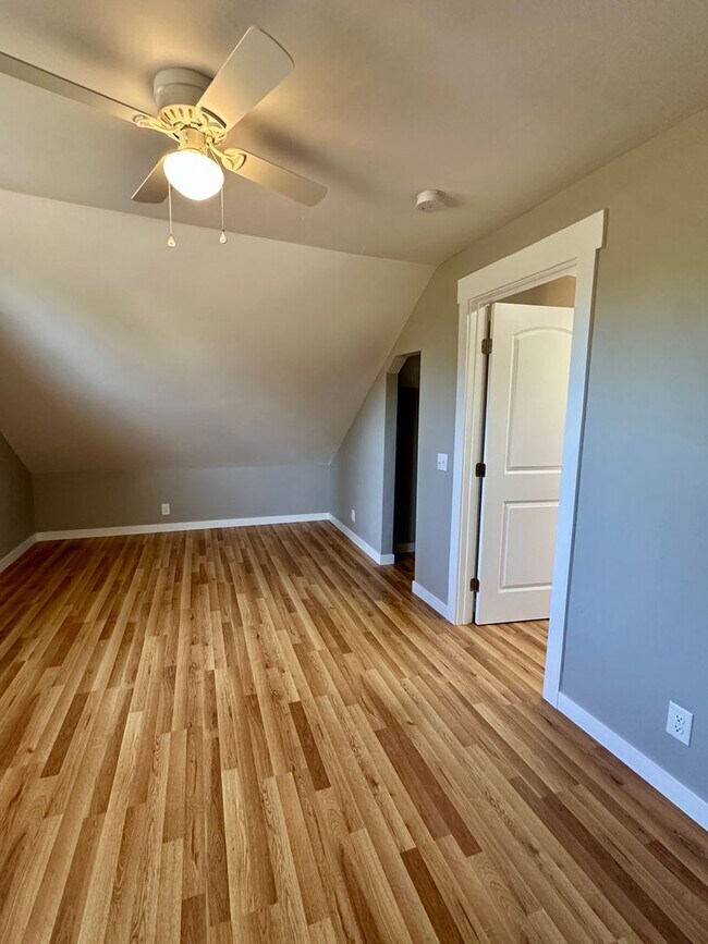 Building Photo - Beautiful 3 bedroom 3 bath Two Story House