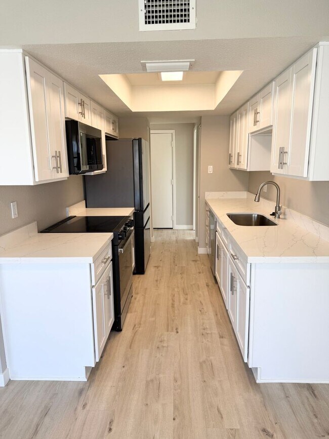 Building Photo - Newly Renovated 3 bedroom 2 bathroom House In Tempe. Private Pool With Pool Service Included