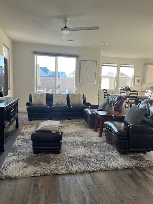 Building Photo - Beautiful 4Bed/3Bath home in San Luis Ranch