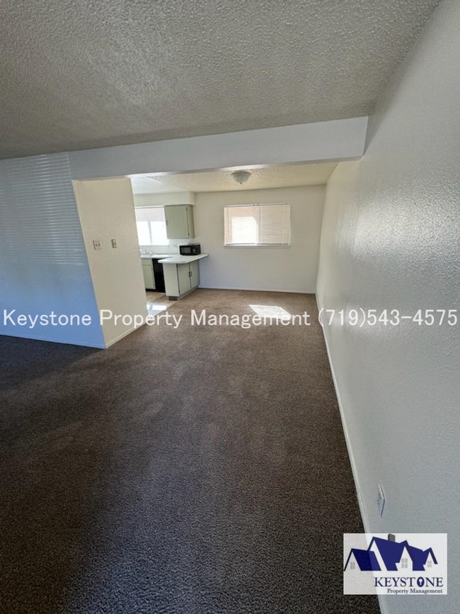 Building Photo - Lower Level Belmont 4-plex Apartment with ...