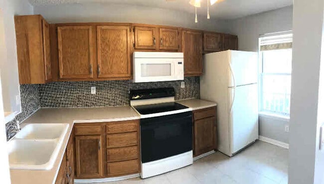 Building Photo - 8259 Golf Ridge Dr