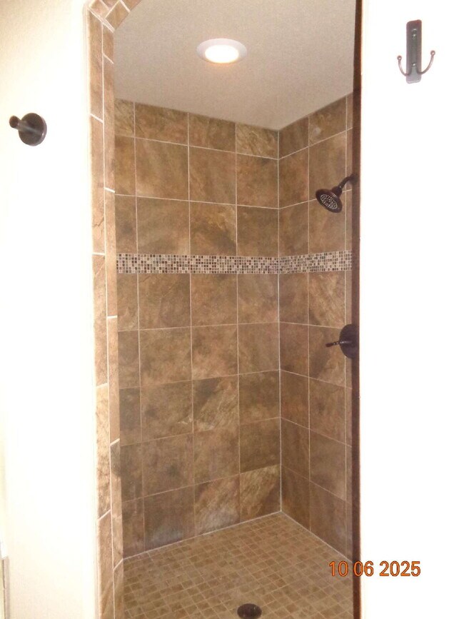 Building Photo - Exclusive community