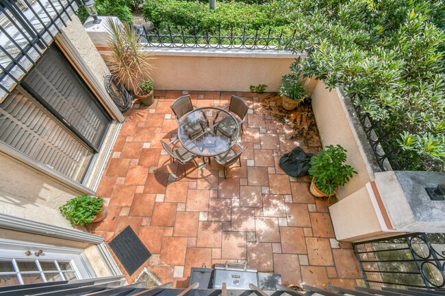 Building Photo - 28 Uno Lago Dr