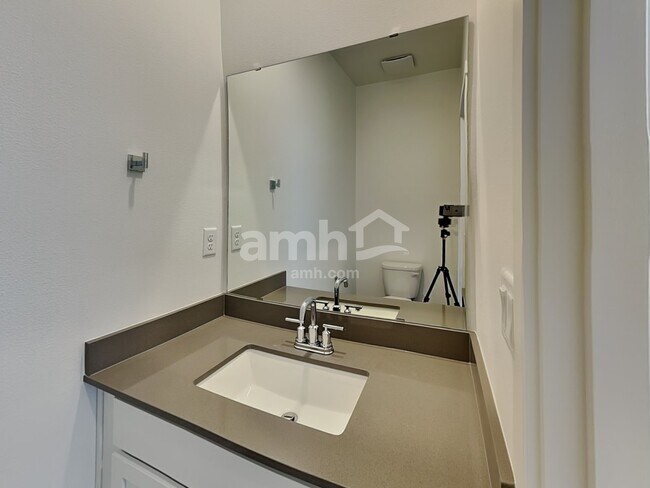 Building Photo - 4722 86th Ave NE