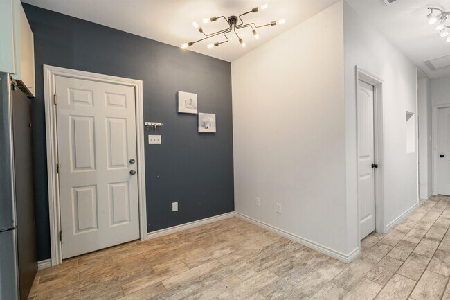 Building Photo - 200 Wallen St