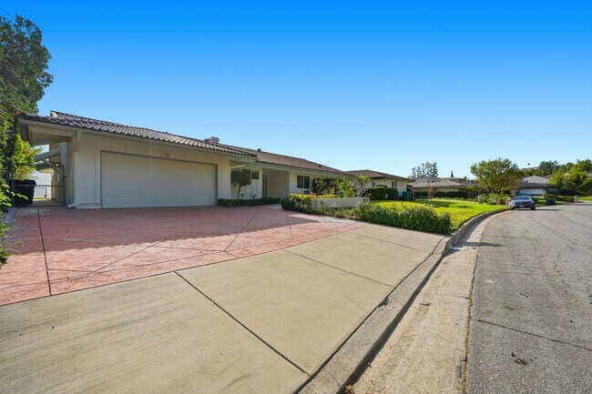 Building Photo - 5527 Burning Tree Dr