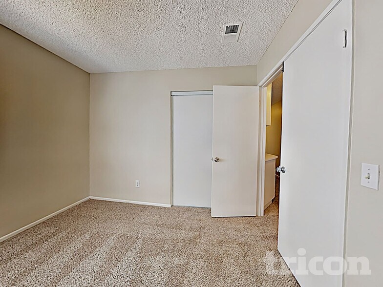 Building Photo - 15473 Casa Grande St