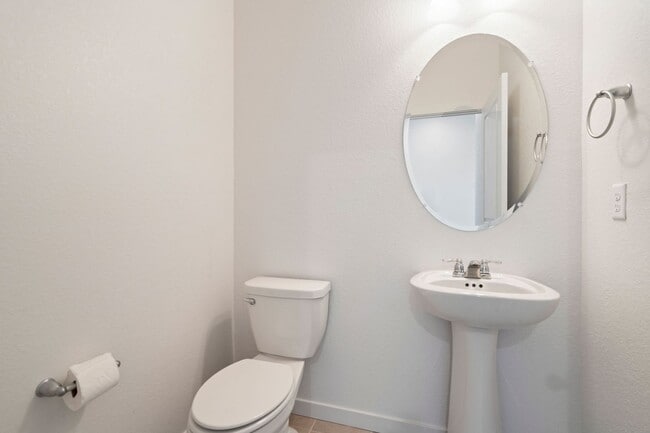 Building Photo - Ideally Located Modern 4-Bedroom Home