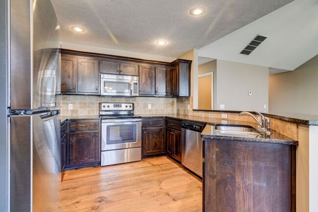 Building Photo - Beautiful 3-bedroom, 2-bath home in Republic with a 2-car garage.