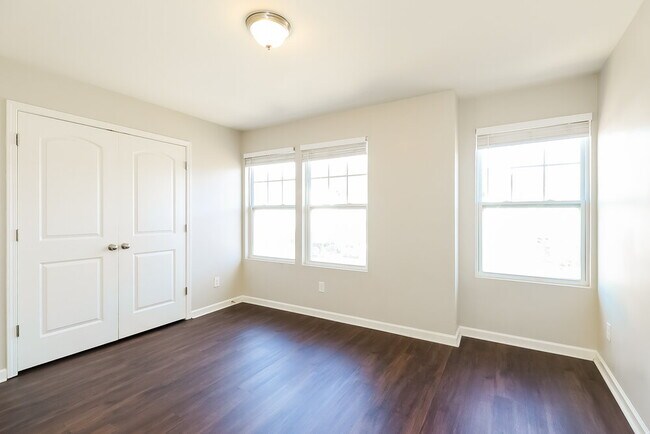 Building Photo - 252 Ranlo Ave