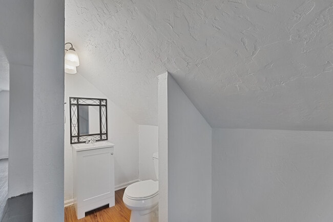 Building Photo - 98 N Navarre Ave