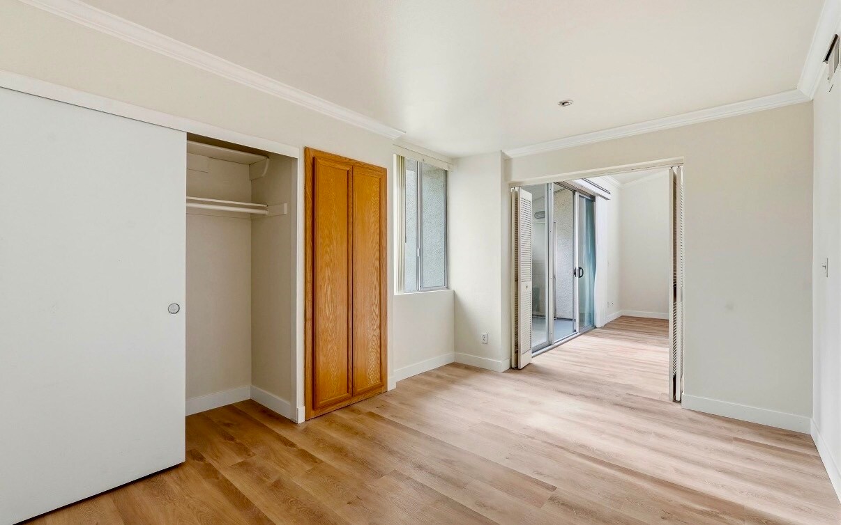 Building Photo - 5325 Newcastle Ave