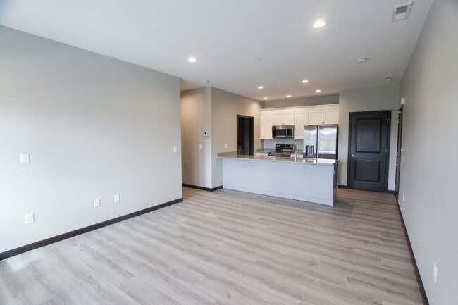 Building Photo - Beautiful 2 Bed, 2 Bath Apartment in PRIME location!  Furnished & Unfurnished Options Available!