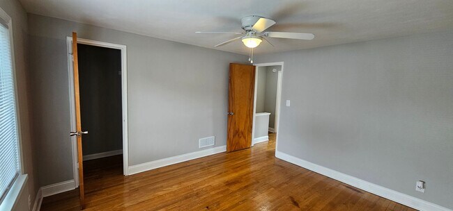 Building Photo - Spacious Townhome in Dayton’s Belmont Area...