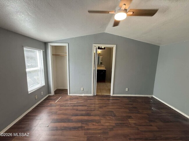 Building Photo - 2640 S Cottonwood Ln