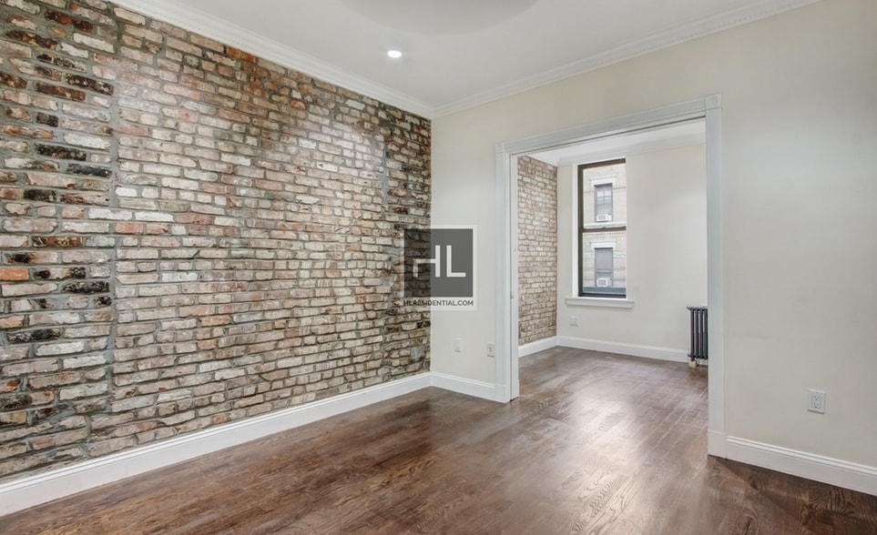 Building Photo - Mott Street