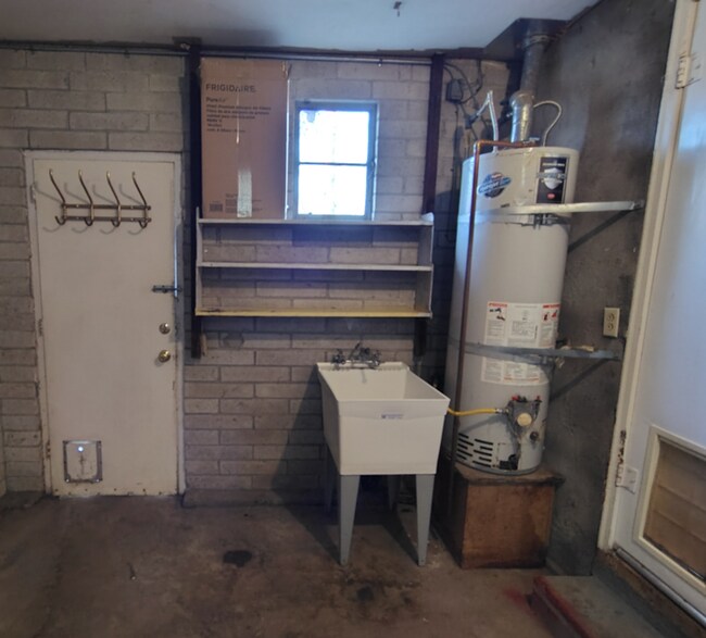 Building Photo - elvecino 7/35/10 - C