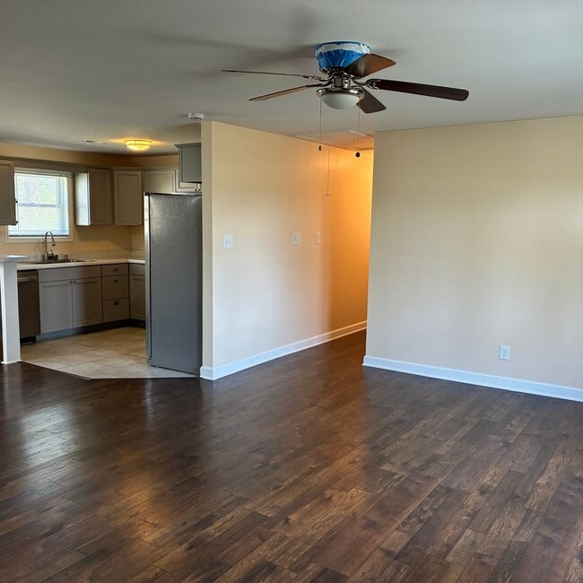 Building Photo - 4 Bedroom 3 Bath Home in Winnabow, NC