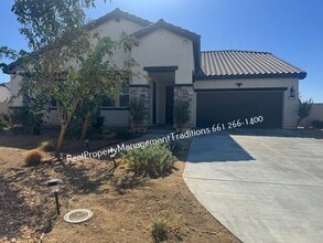Building Photo - Modern Spacious 3 + 3 + Flex room