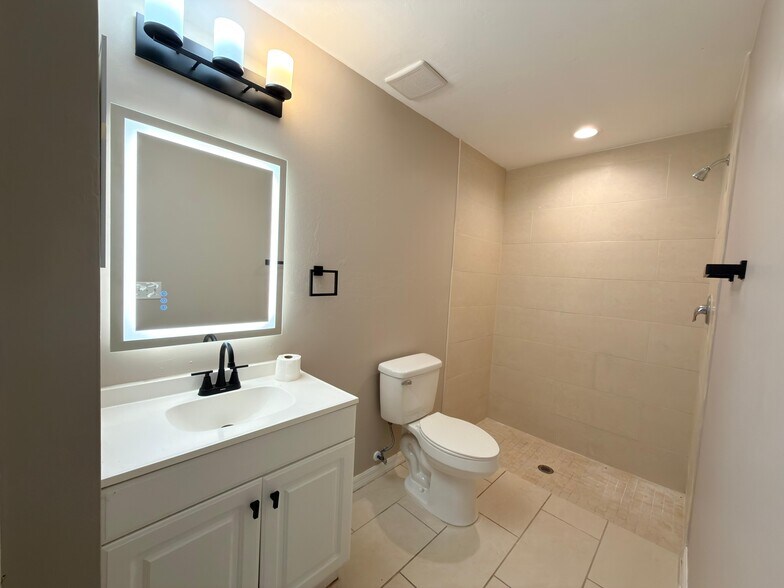 Building Photo - 4124 Skyline Blvd