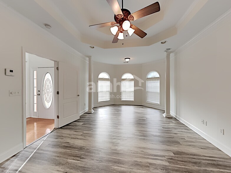 Building Photo - 901 Vandiver Ct