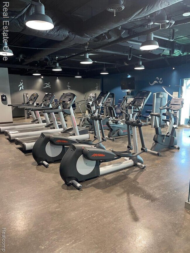 Building Photo - 1001 W Jefferson Ave