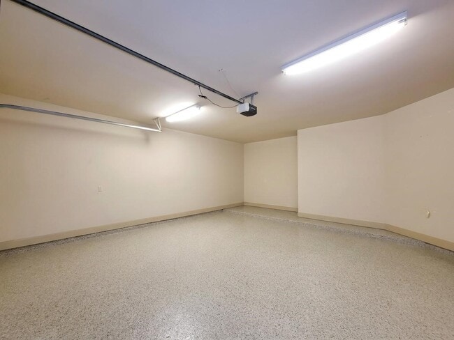 Building Photo - 1605 W 14th St