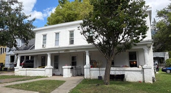 Building Photo - 228 E Bloomington St