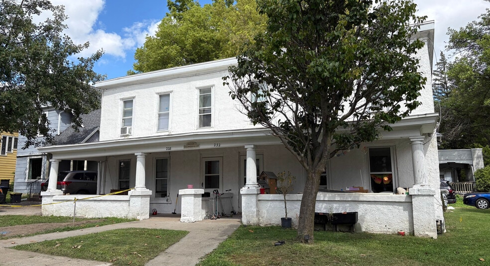 Primary Photo - 228 E Bloomington St