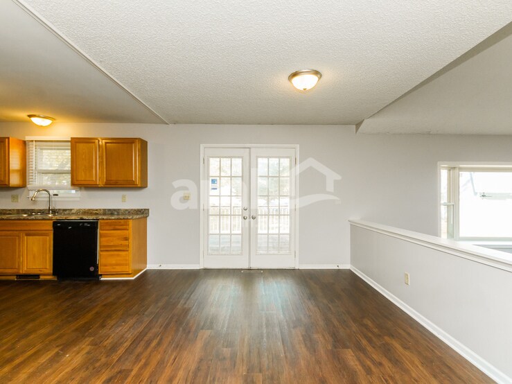 Building Photo - 380 Comet Dr