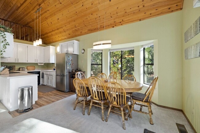 Building Photo - Fully Furnished 3 Bedroom Retreat in the Pines – Flexible 3–12 Month Lease