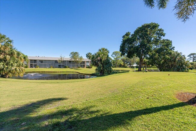 Building Photo - 18081 SE Country Club Dr