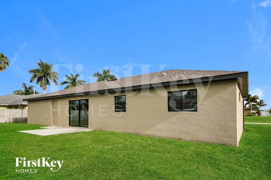 Building Photo - 209 SW 21st Terrace