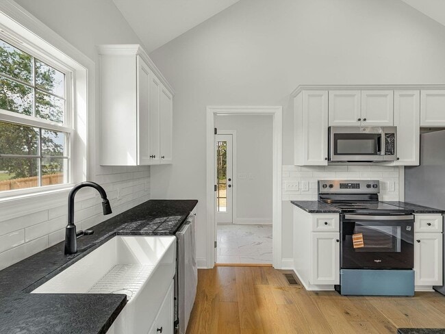 Building Photo - 303 Lee Ln