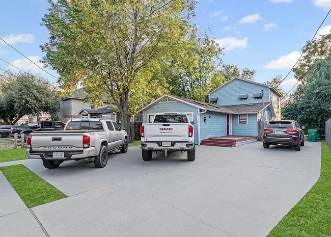 Building Photo - 7 bedroom home 2 min walk from Campus